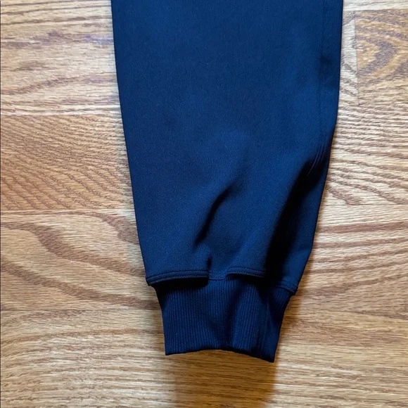 Like new - Lululemon joggers. Size 6. Black. - Picture 8 of 11